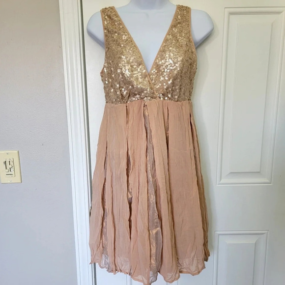 NWT Kut From The Kloth Sequin Iridescent Crinkle Cocktail Dress Blush Size S - Picture 1 of 13
